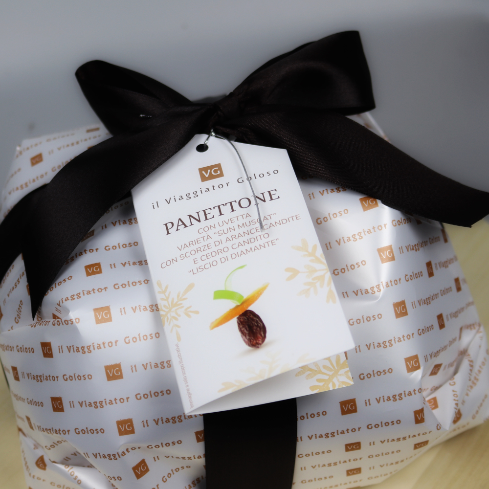 Panettone italienesc Pandoro Traditionale cu stafide, coajă de portocală și lime - 1kg